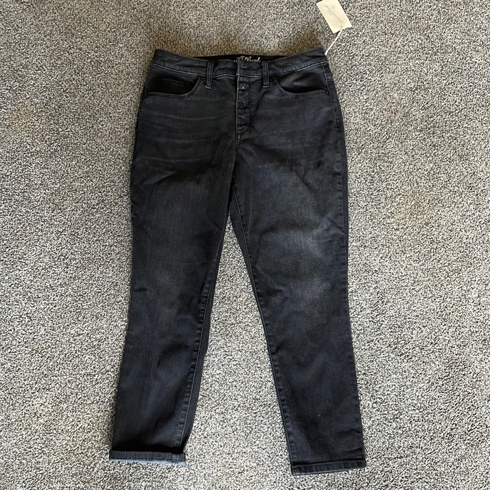 Universal thread jeans. Color: Black